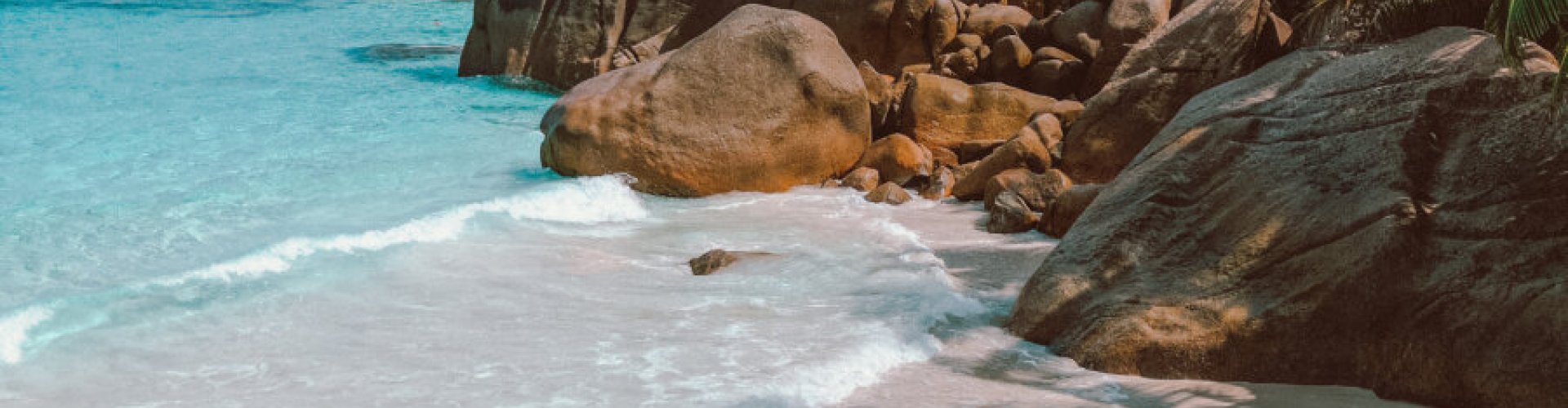 Praslin night skyline