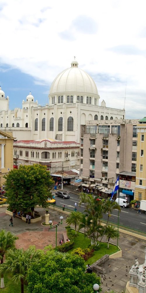 Driving in San Salvador, SV